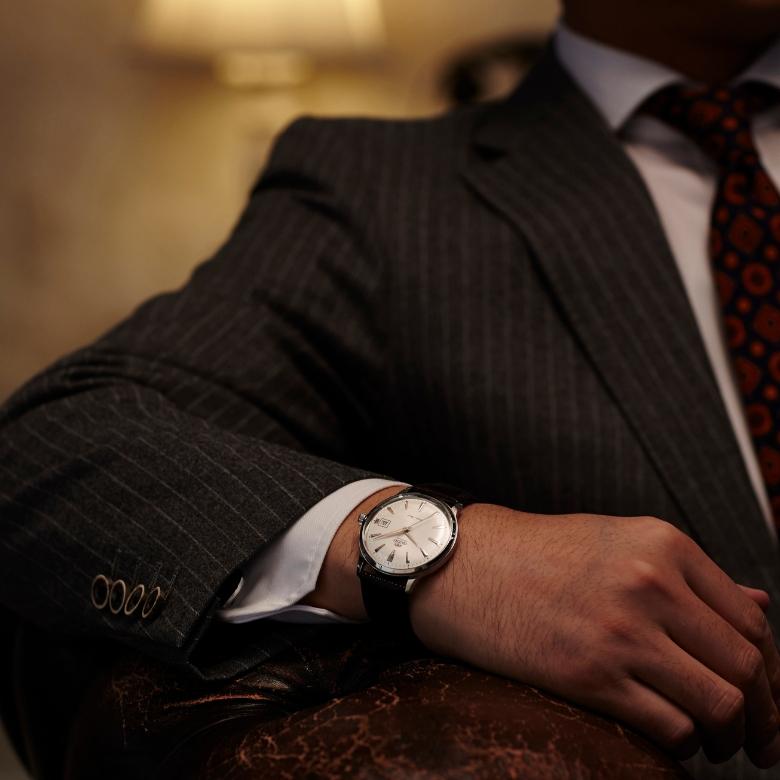 Orient RA-AR0003L30B - Komfortowa regulacja czasu
